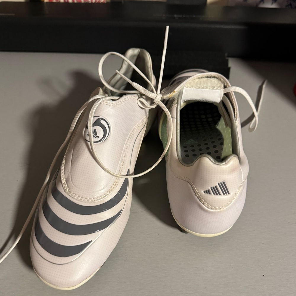 2007 F30 Women’s size 9 men’s 7.5 TRX FG soccer cleats